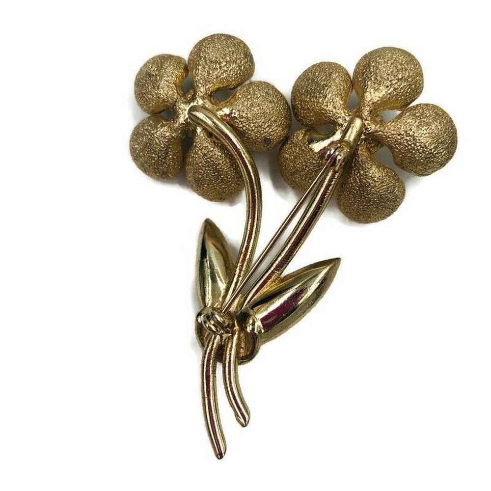 Bergere Flower Brooch Pin & Clip On Earrings Set - Picture 10 of 12